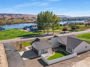 7697 River Front Dr, Marsing, ID 83639
