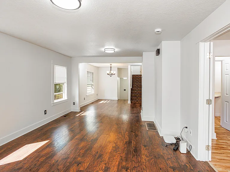 4313 N Kerby Ave — Photo 11