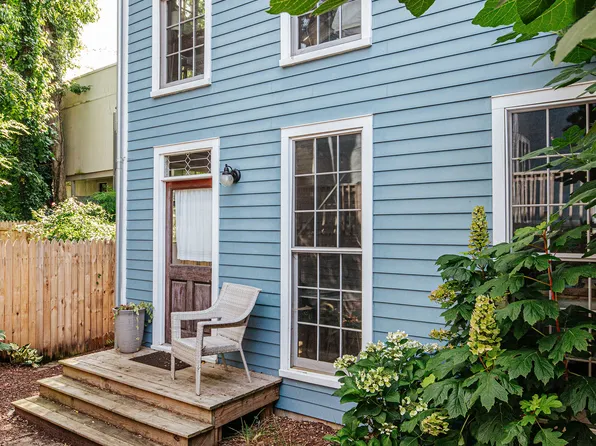 231 4th St SW #A, Charlottesville, VA 22903