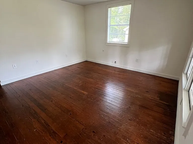 1114 Mimosa Dr — Photo 2