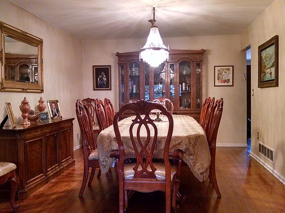 2nd image of 61 N Crest Pl