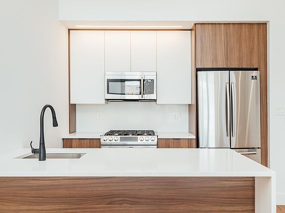 4th image of 901 Herkimer St #2E