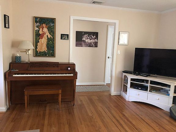 5th image of 755 Evelyn Ave