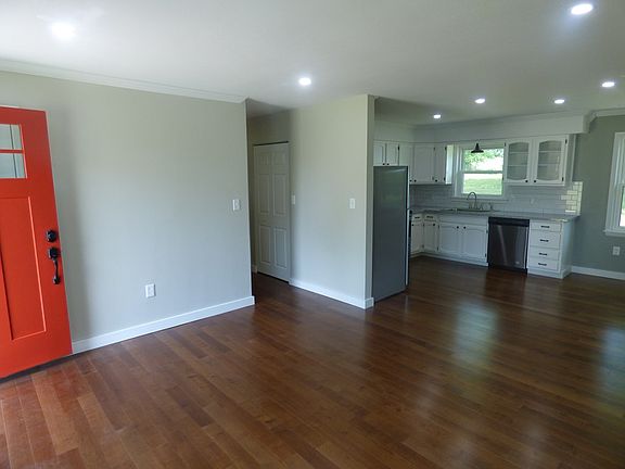 4th image of 1205 W Railroad Ave