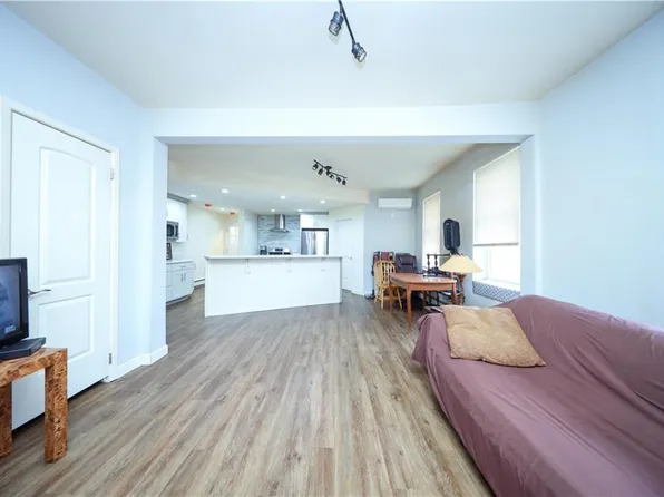 2492 Gerritsen Avenue image 10 of 29