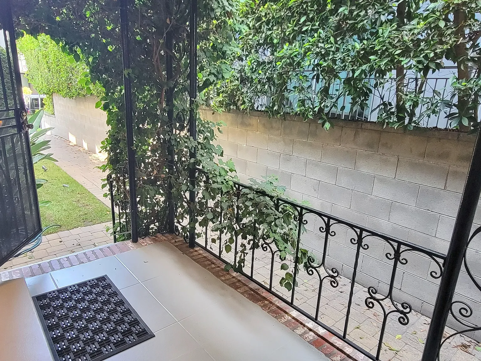 2 bed, 1.5 bath, 1500 sqft, $4,300 — Photo 2