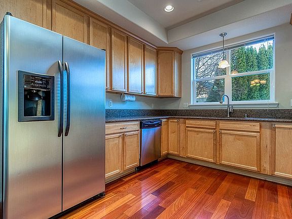 2nd image of 552 SE Magnoni Dr