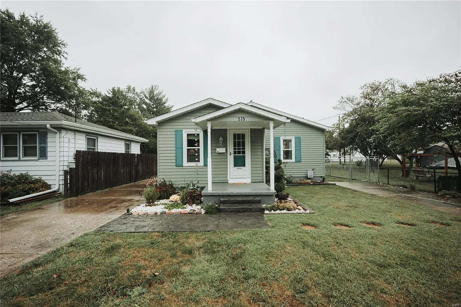 539 Park Dr photo 1