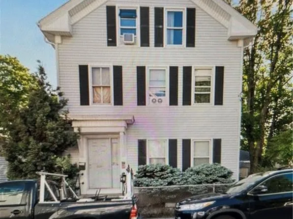 8 Bagley St, Pawtucket, RI 02860