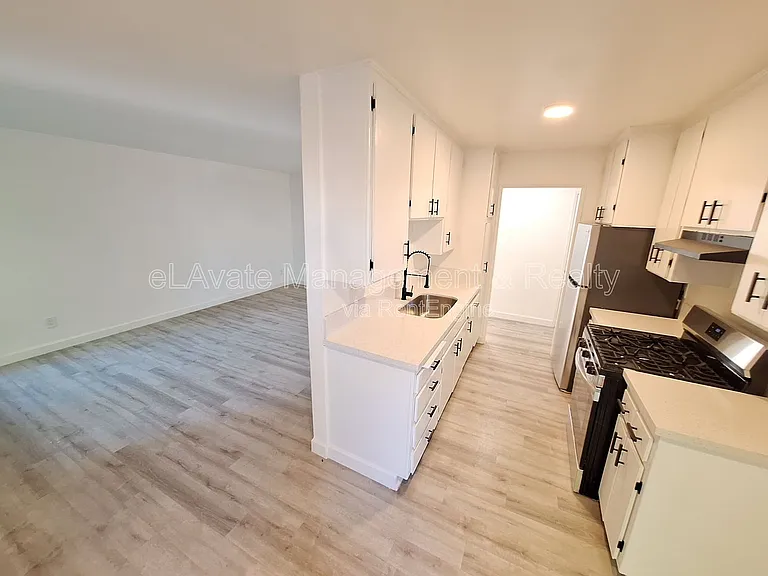 11744 Runnymede — Photo 6