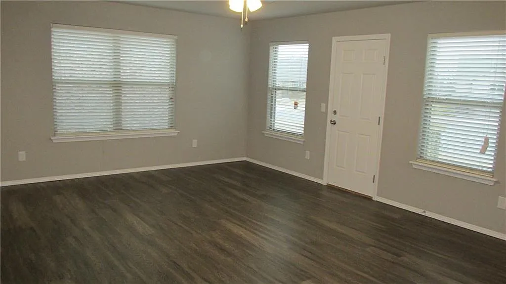 5002 SW Fieldstone Blvd - 1 — Photo 3
