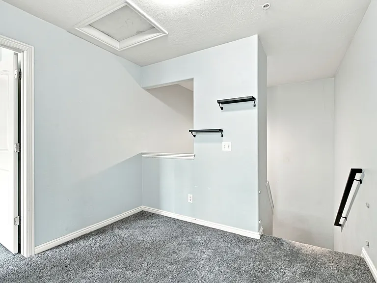 152 S 930th St E — Photo 14