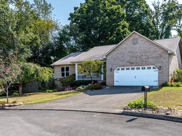 2210 Sourwood Ct, Maryville, TN 37803