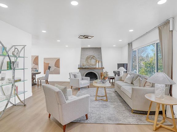 2nd image of 3368 Camarones Pl