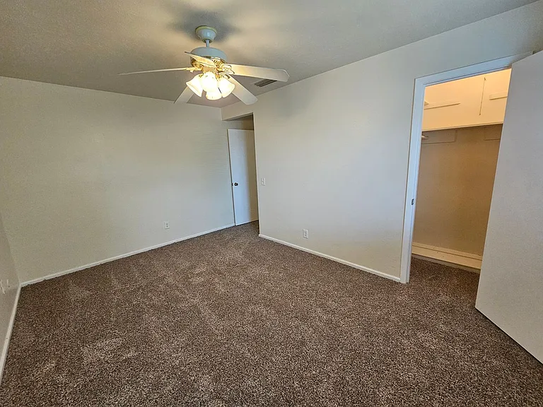 1302 Berkeley Dr — Photo 28
