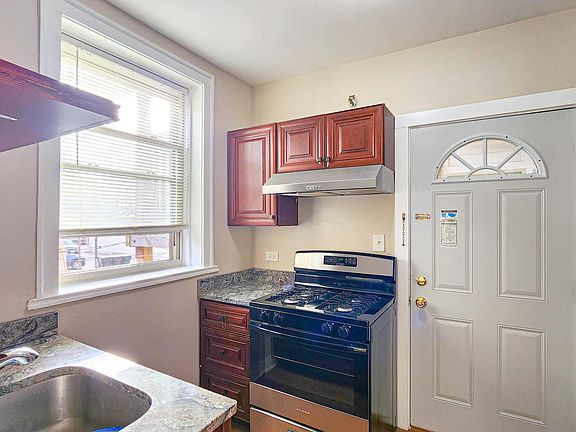 4th image of 4739 Washington St #E1