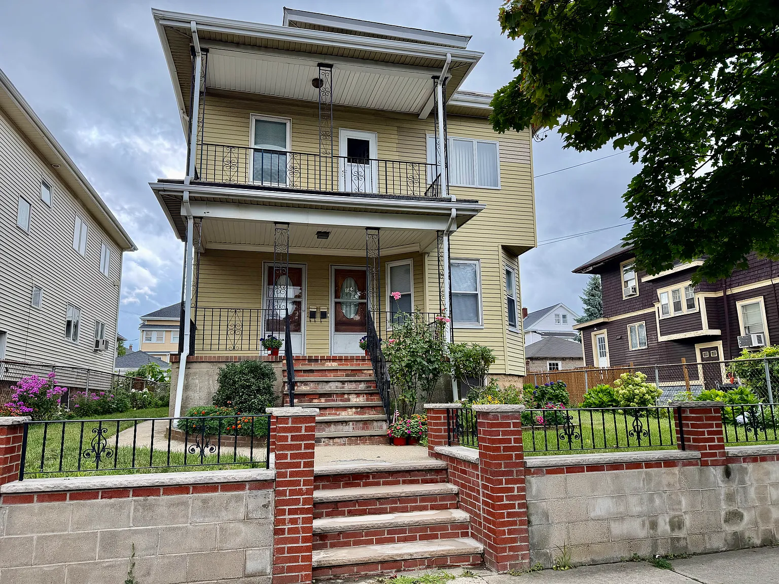2 bed, 1300 sqft, $2,600 — Photo 1