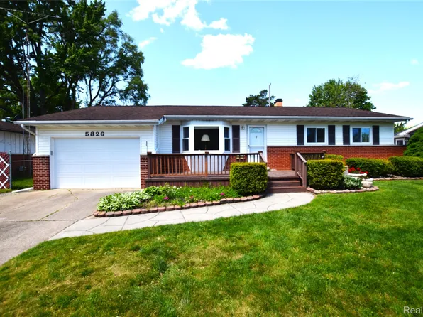 5326 Durwood Dr, Swartz Creek, MI 48473