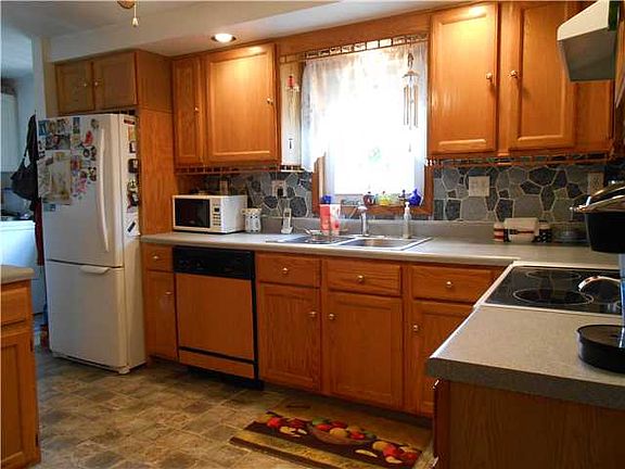 5th image of 35 Eagles Nest Ln