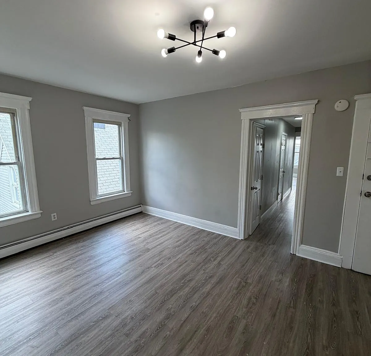 3 bed, 2200 sqft, $2,300 — Photo 2