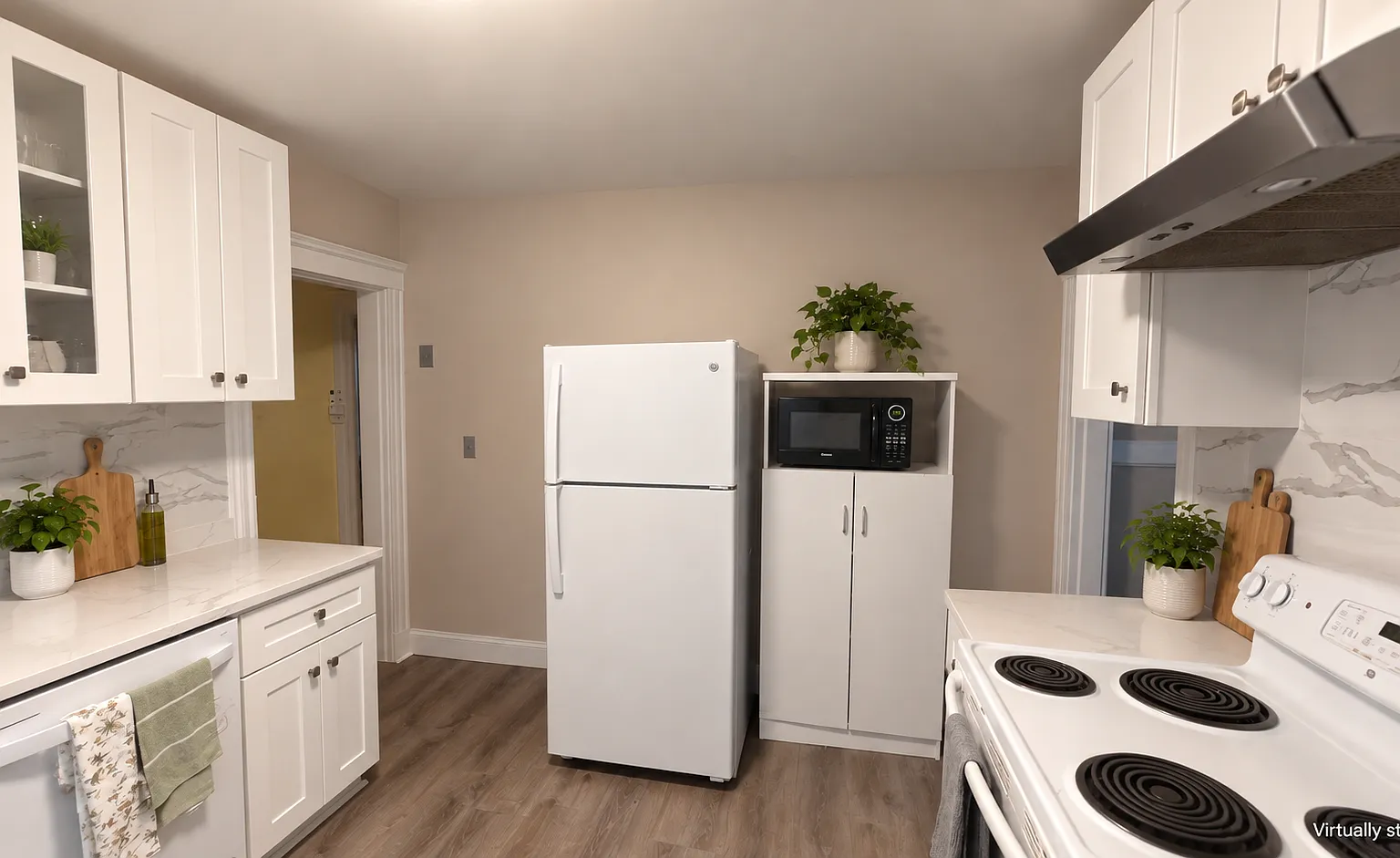 4 bed, 2.0 bath, $5,800 — Photo 3