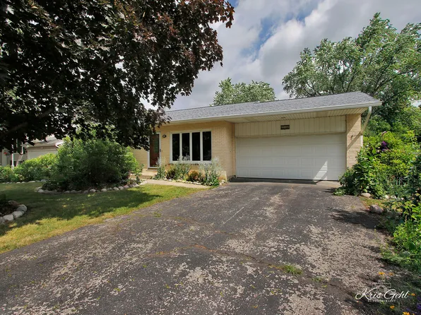 3210 W Kinley Blvd, McHenry, IL 60050