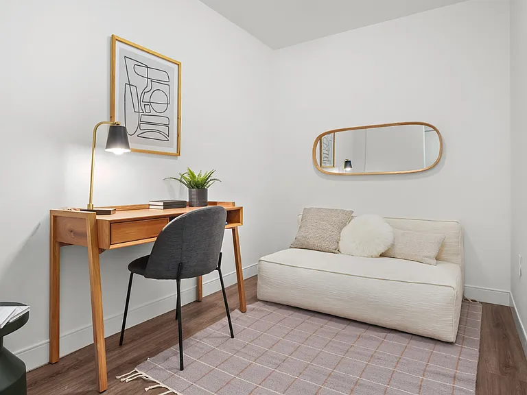 100 Manett Cres — Photo 16