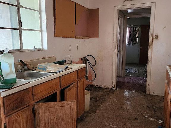 4th image of 7417 Benson Dr