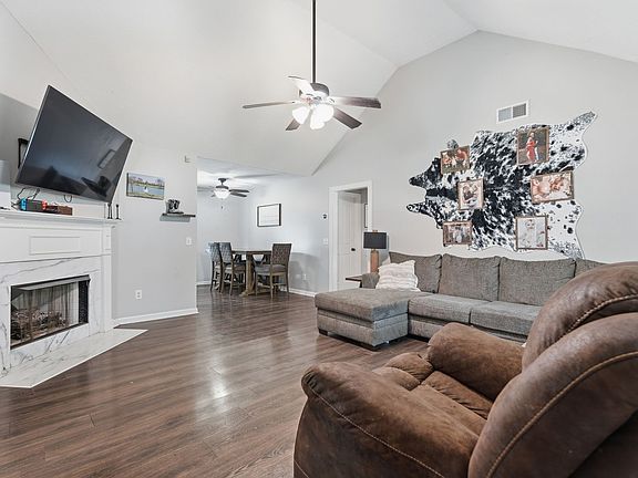 4th image of 3006 Arthur Dr