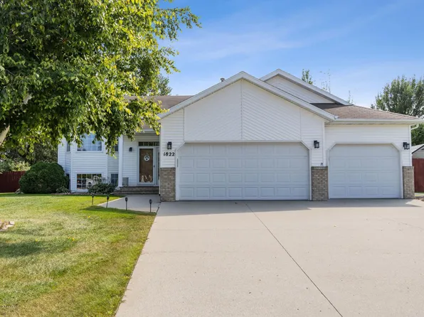 1822 33rd St S, Moorhead, MN 56560