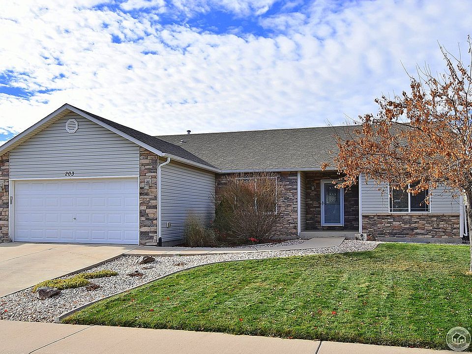 1st image of 203 Aspen Grove Way