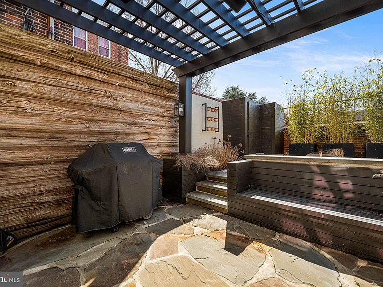 438 Spruce St — Photo 8