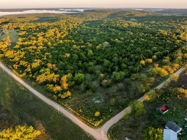 Violet Ave, Edwards, MO 65326