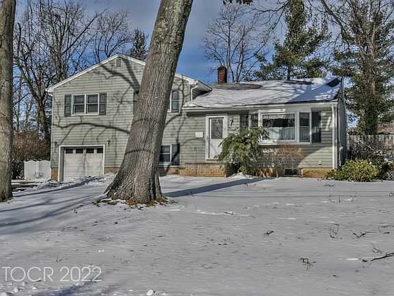 2nd image of 11 Roandis Ct