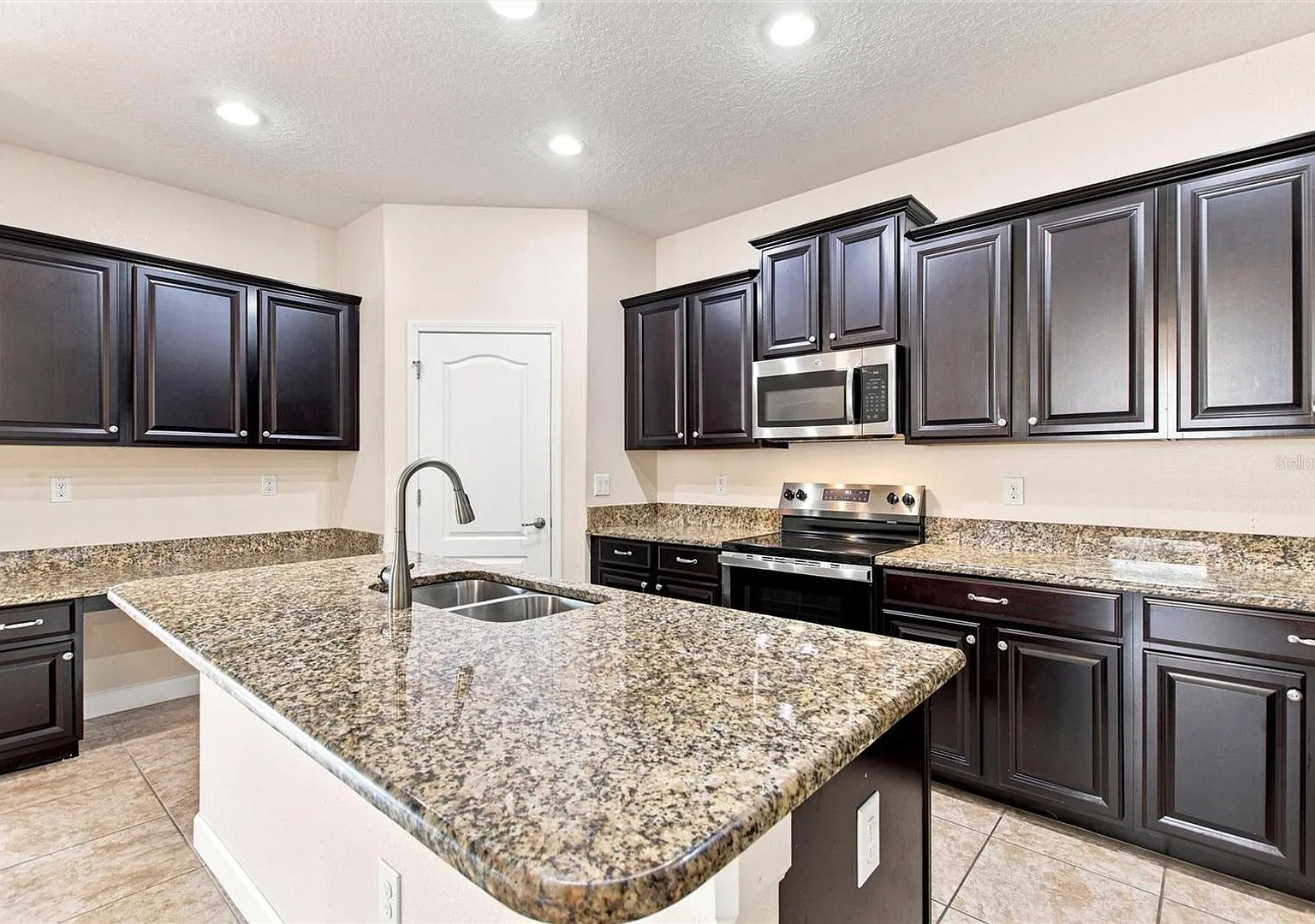 For Rent — Photo 4