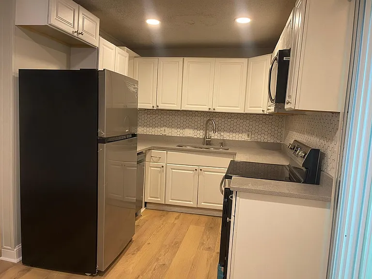 3822 Parklane Dr — Photo 3