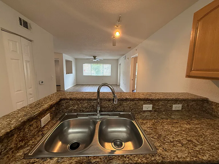 231 SW Palm Dr #107 — Photo 5