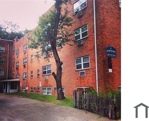 1st image of 900 W Spencer St #105