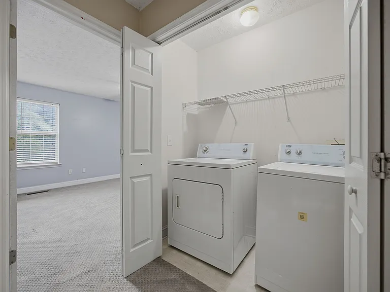 5054 Lancashire Ct — Photo 18