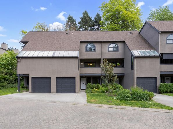 8526 Woodtrail Pl, Burnaby, BC V5A 4A9