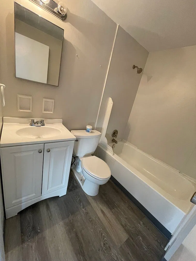 616 City View Ave - (06207) — Photo 4
