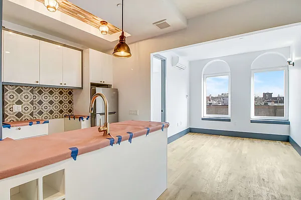 Rented by EXR | media 52