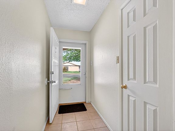 5th image of 8643 Holiday Dr