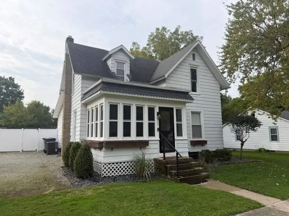 305 E Harrison St, Wakarusa, IN 46573