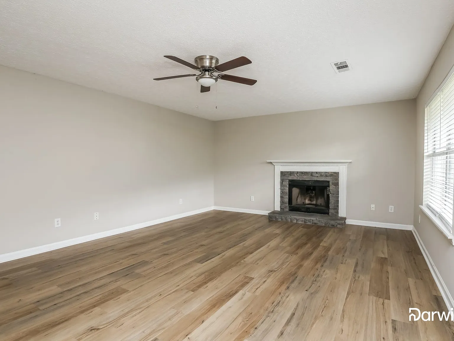 3 bed, 2.0 bath, 1678 sqft, $1,950 — Photo 3