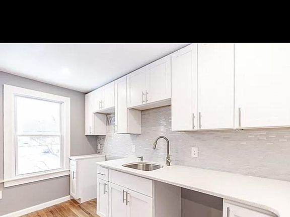 2nd image of 122 Hart St Floor 2