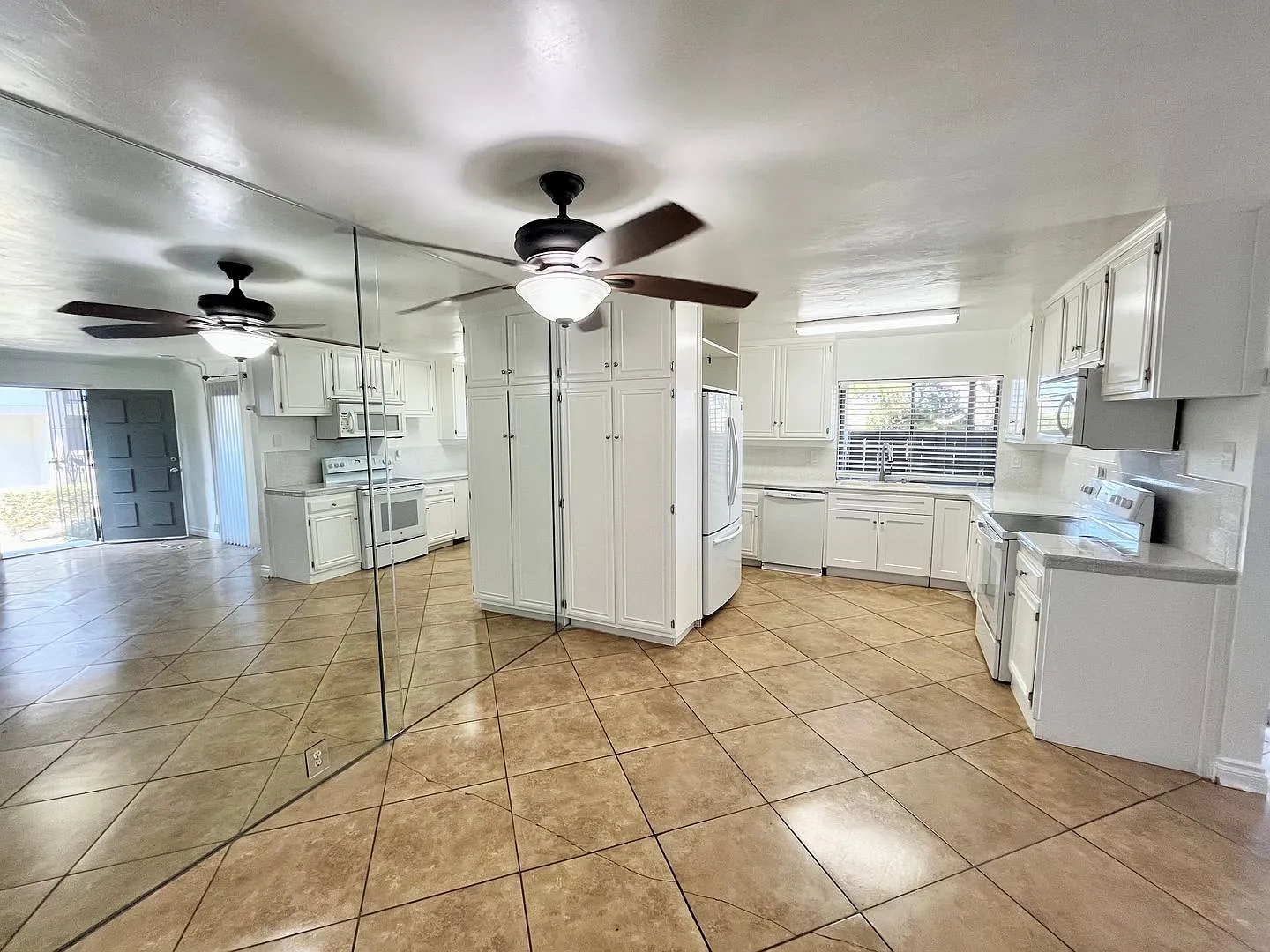 Spacious 3 Bedroom 2 Bathroom Town-Home with In-Unit Laundry, Pool and 2 Parking Spaces! — Photo 2