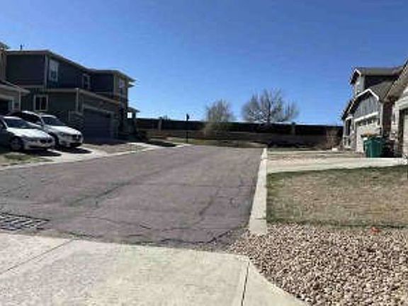 Exterior Neighborhood (street photo)