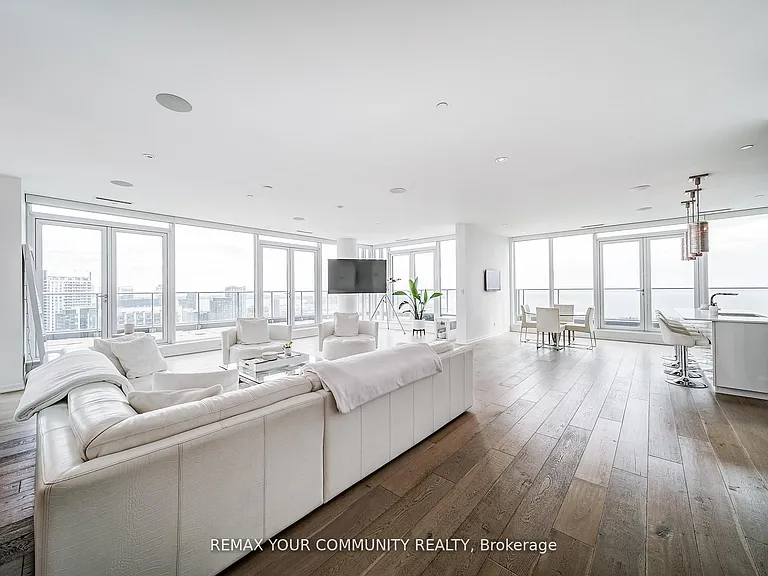 150 E Liberty St #Penthouse 2 — Photo 2