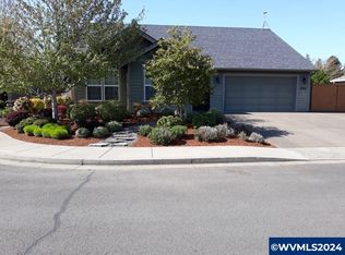 1042 SE Heather Ln, Dallas, OR 97338